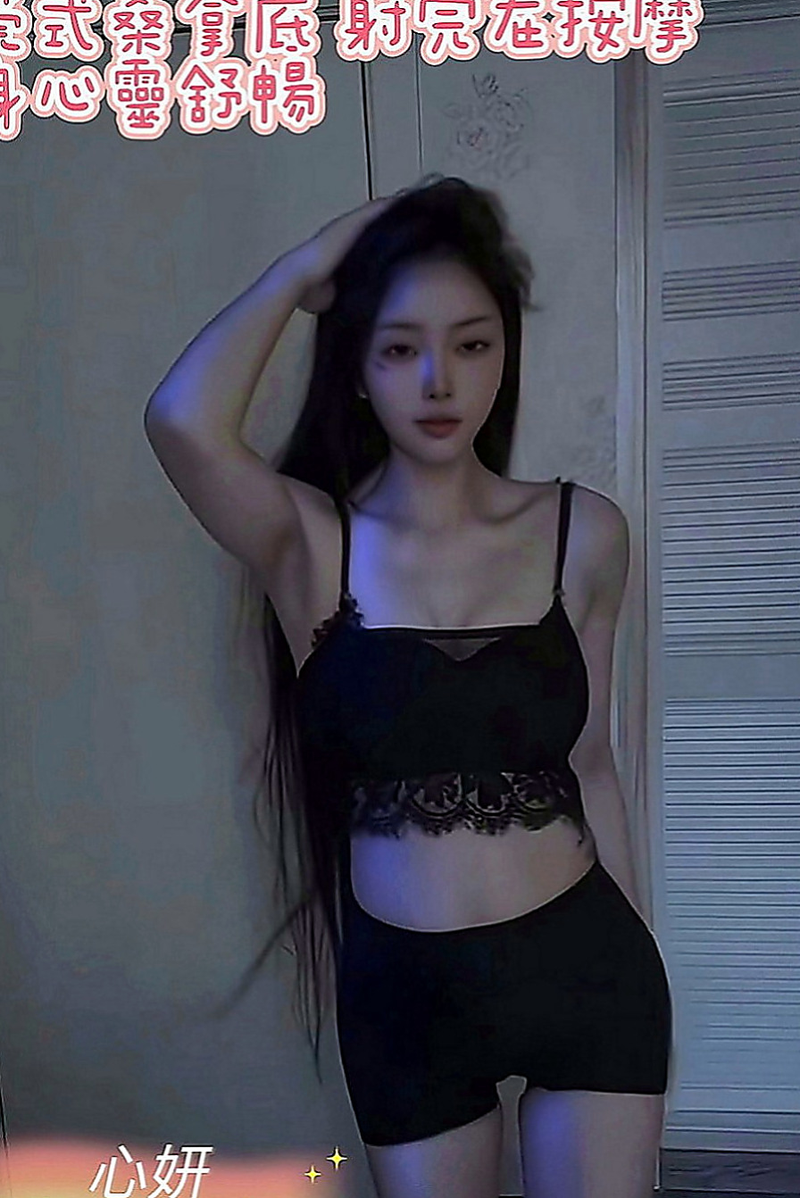 中壢按摩外送：雪芙 |麻辣國中教師|165cm|51kg|E罩杯|21歲|巨乳會有一點點嬰兒肥 很好相處 很有親和力 不會擺臉色~ 選她就對了